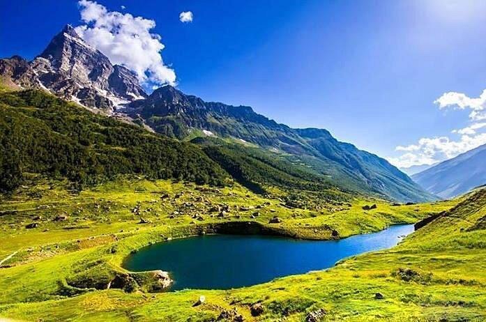 Remote valley scenery featured on the Offbeat Kashmir Explorer package
