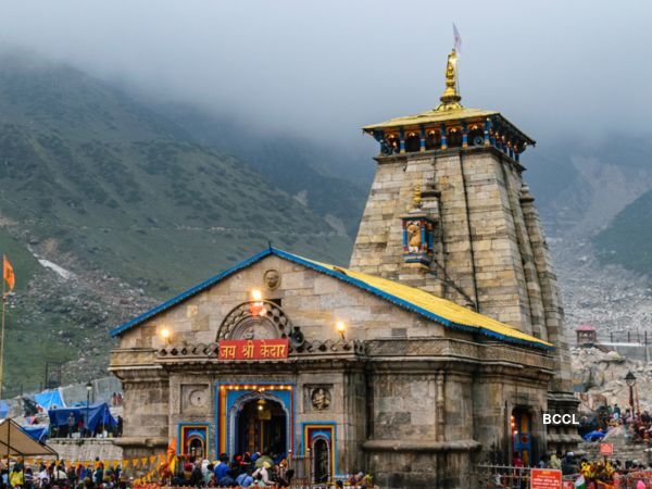 Pilgrims on the Kashmir Pilgrimage Tour Package featuring Vaishno Devi